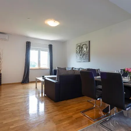 Apartment Karoca 3 *