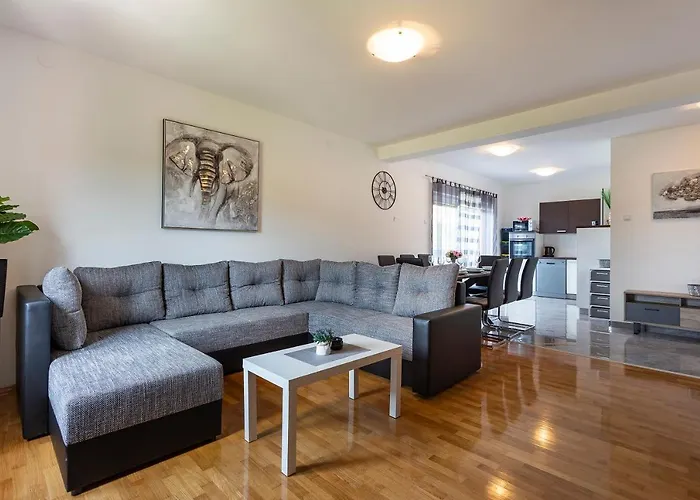 Apartment Karoca 3 Pula